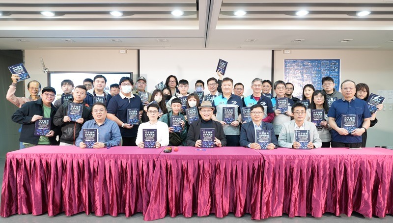 盧希鵬與四名師發表元宇宙新書 1 2 1