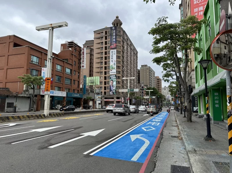 大興西路寶慶路口增設機車左轉道 取消兩段式左轉 1