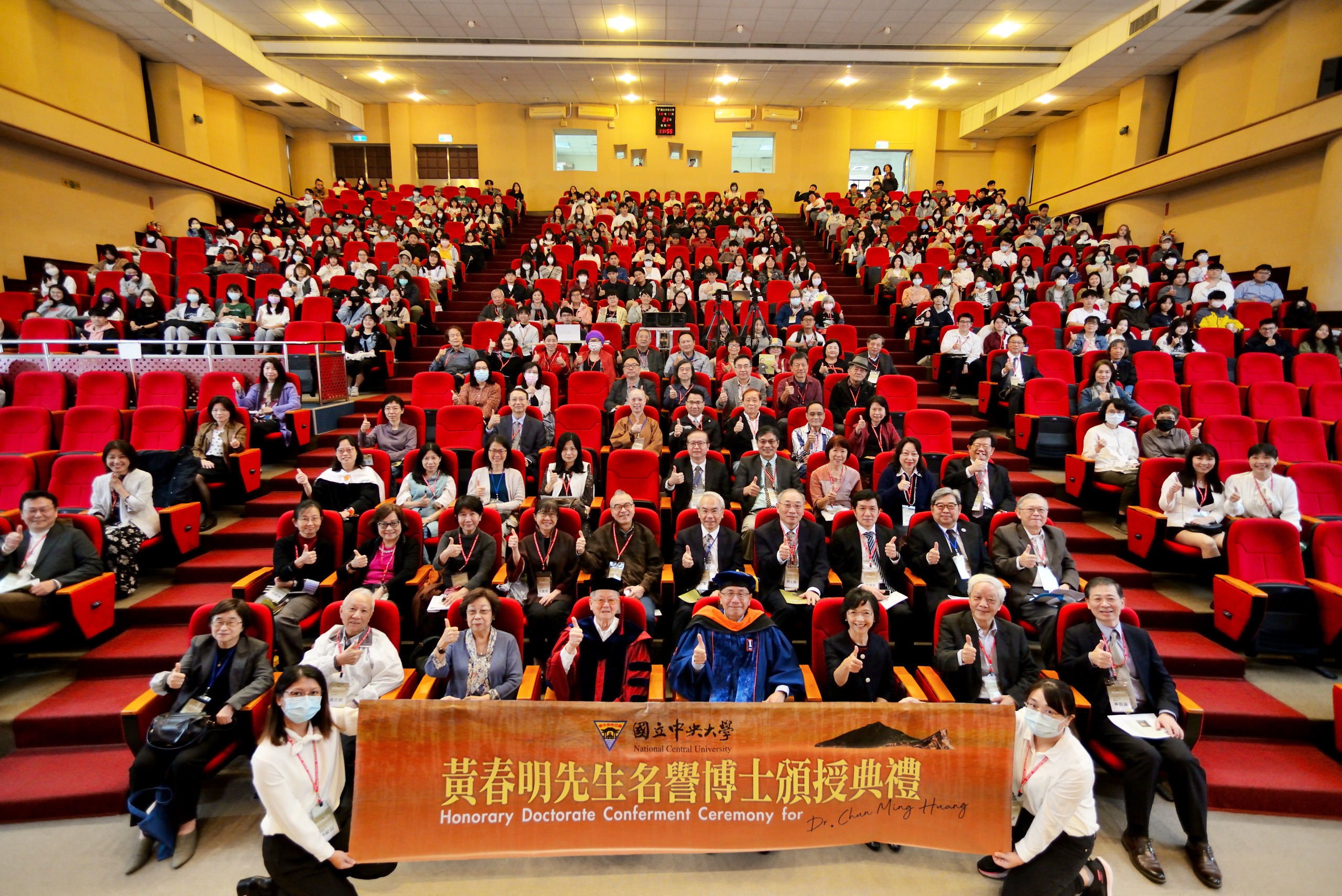 黃春明台灣鄉土文學成就獲肯定 中央大學頒授名譽博士 1121121 3