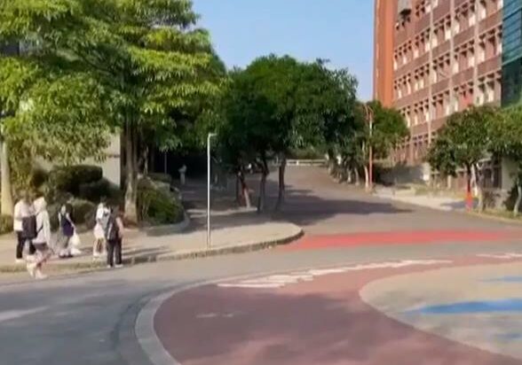 【有片】校園內警匪飛車追逐!國體大學生全嚇傻 真相超傻眼 1214545 e1698977151929