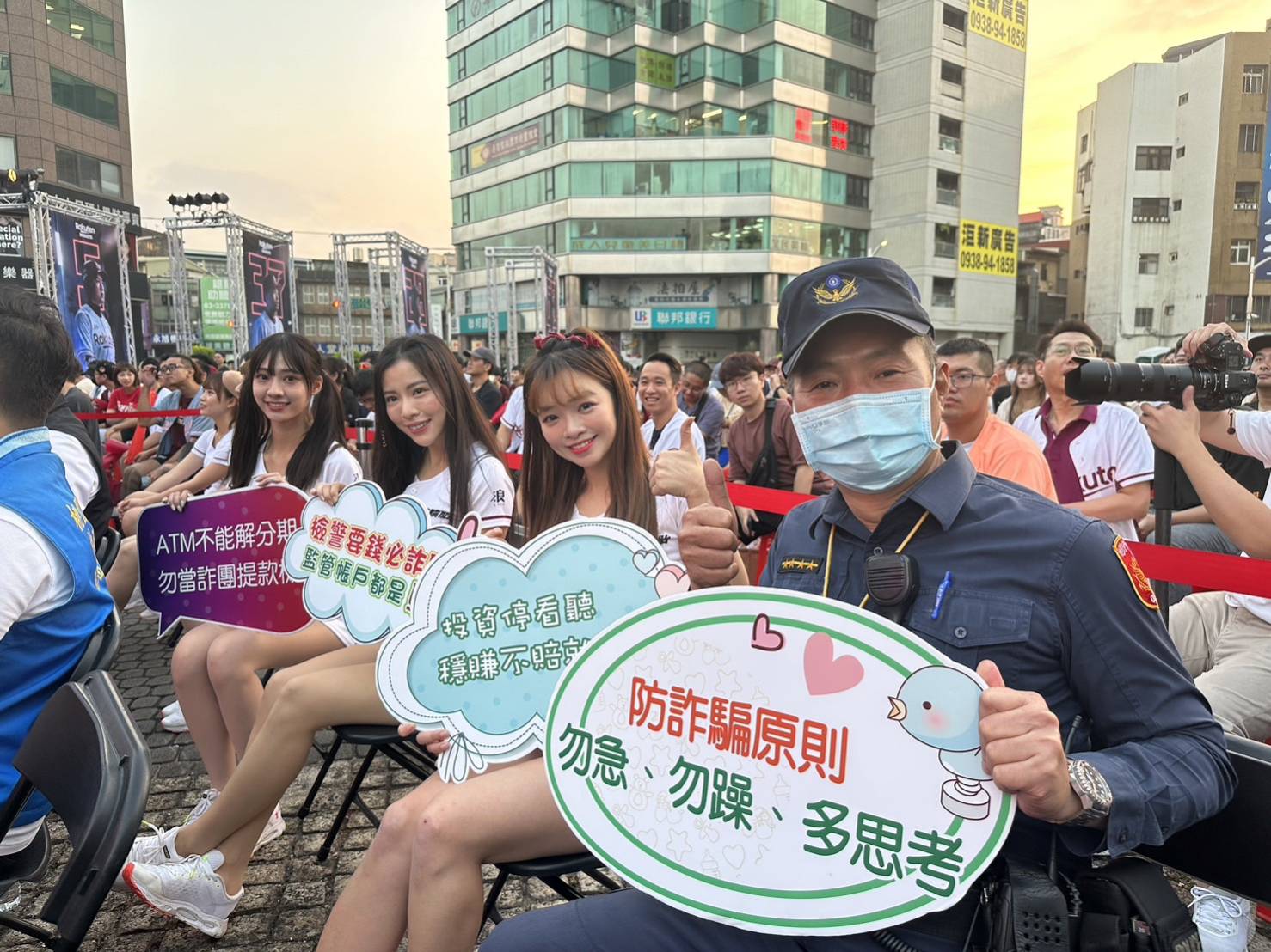 桃警為樂天桃猿應援 不忘宣導反詐騙 1635018 0