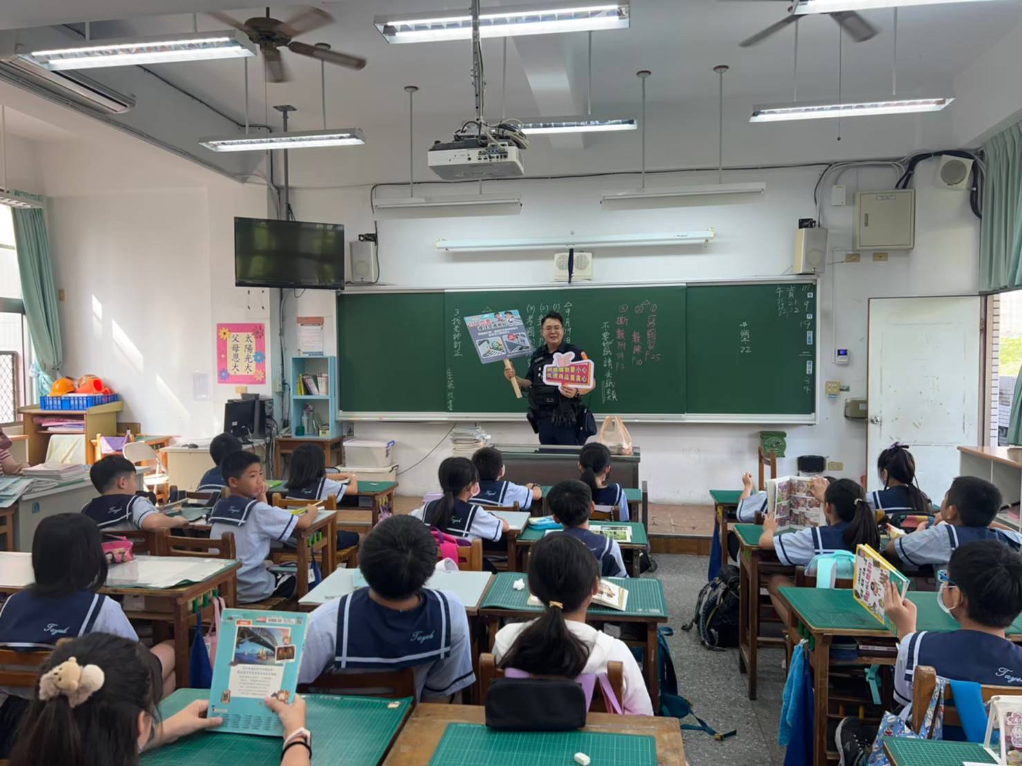 桃警前進大業國小 深化學童婦幼安全、犯罪預防意識 1639920 0