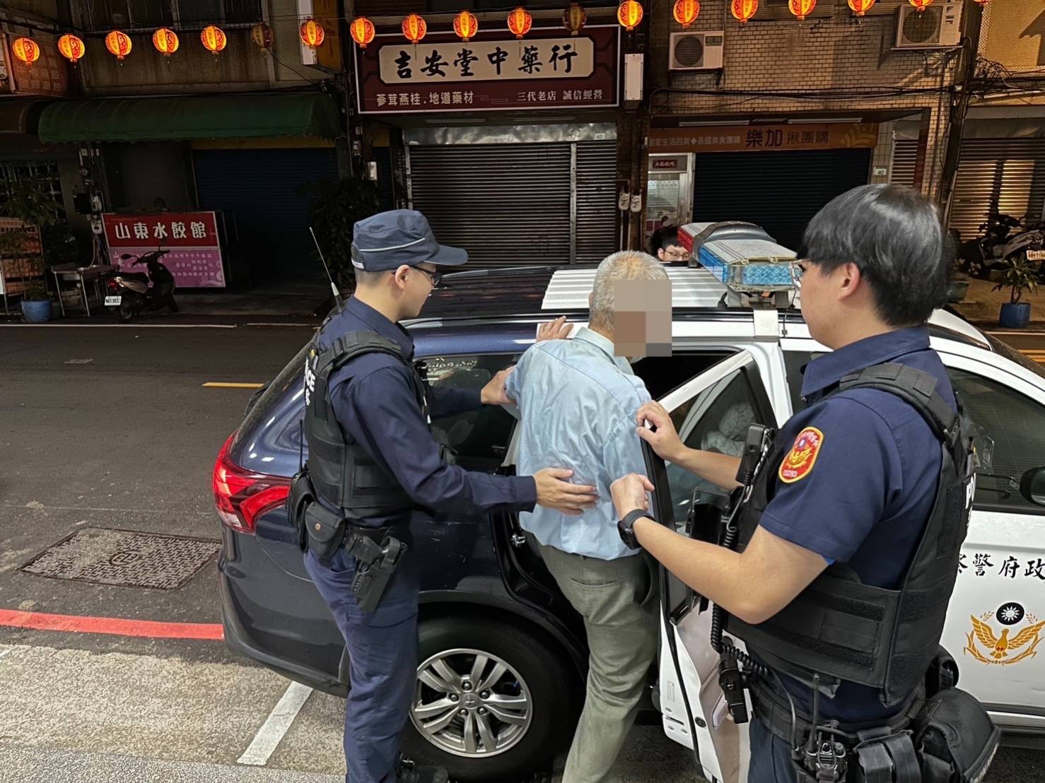 7旬老翁迷途街頭徘徊 熱心民眾報警助平安返家 1640570 0