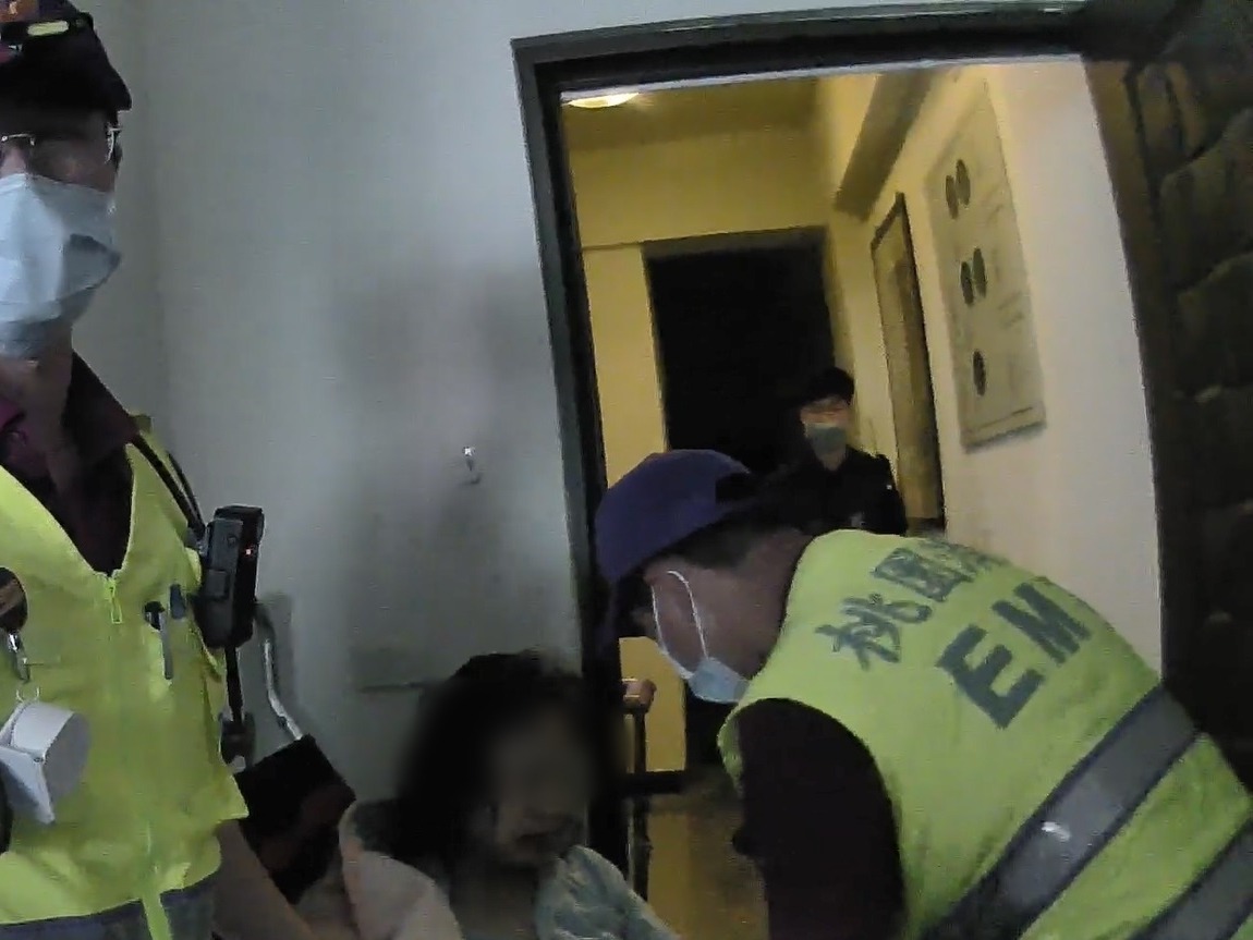 女子無故曠職經理憂安危 警獲報發現她倒臥浴室 1 副本3