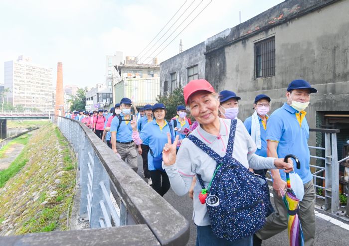 擊出健康全壘打!平鎮區健走活動吸引5000人報名參加 20231105093459490