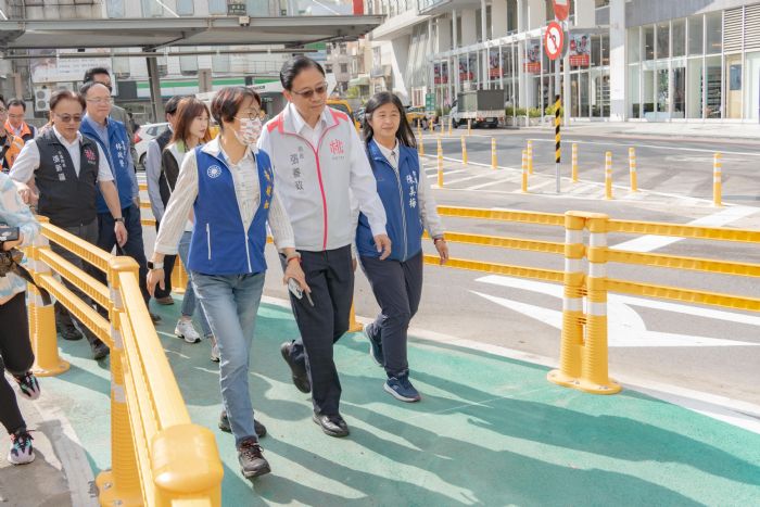 桃園車站前增設行人專用時相 張善政:花小錢發揮大效果 20231109164936127