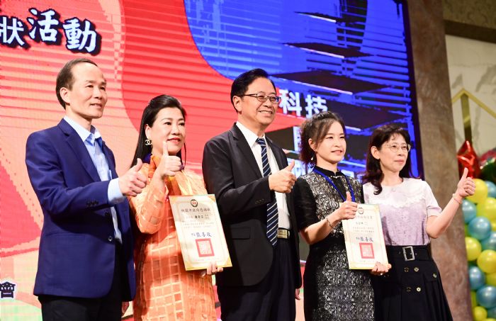 張善政頒發高國中小家長會長當選證書 盼教育發展持續進步 20231110191746748