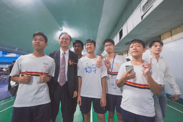 張善政獲頒北市大同高中傑出校友 回憶求學點滴 20231111130113584