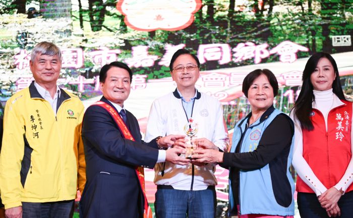 桃市嘉義同鄉會成立40年 張善政感謝成員深入社區服務 20231118142544245