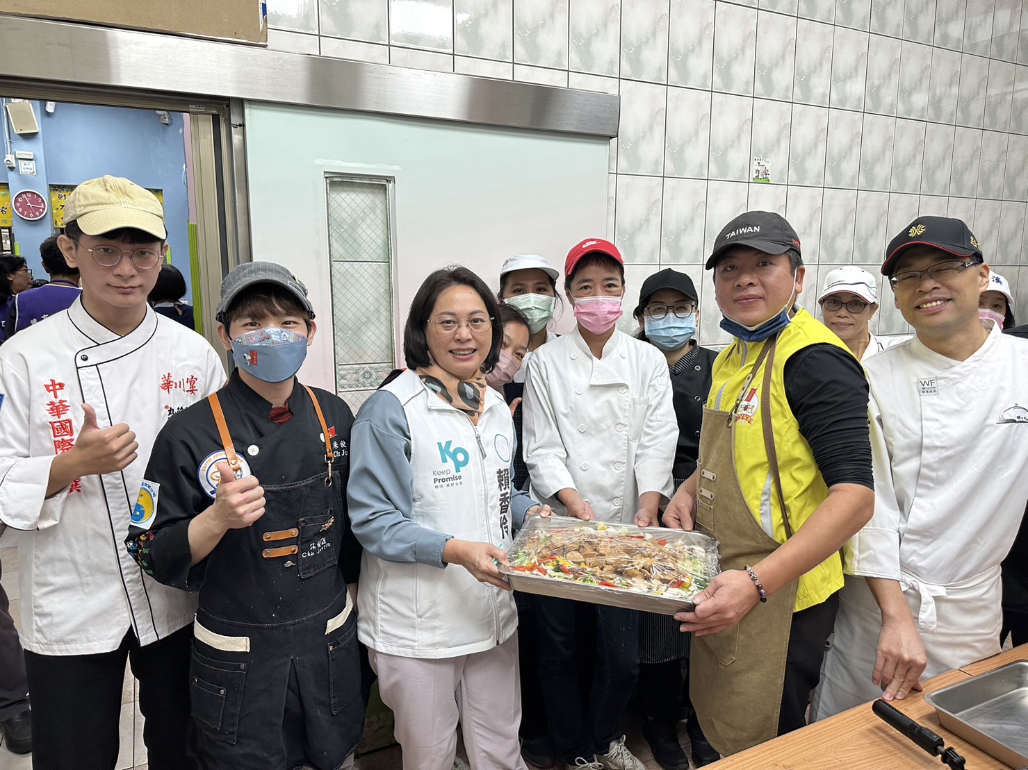 賴香伶攜手陽光義廚聯盟送暖 為康福智能發展中心爭取資源 216