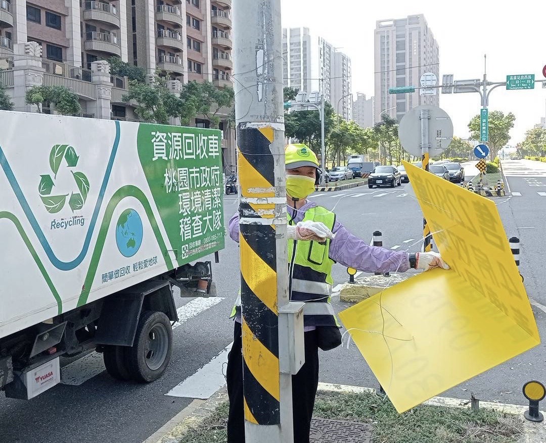 房地產廣告亂貼影響市容 桃環局祭重罰改善 219