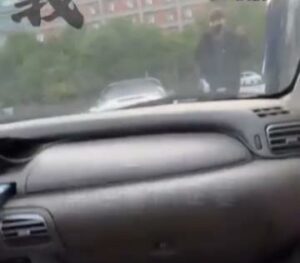 【有片】大學校園內上演玩命關頭 妹子尖叫畫面曝