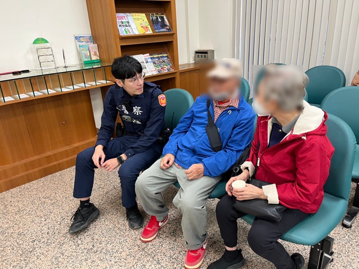 8旬翁臨櫃匯款1022萬 平鎮警銀得知用途急勸阻 262482 0
