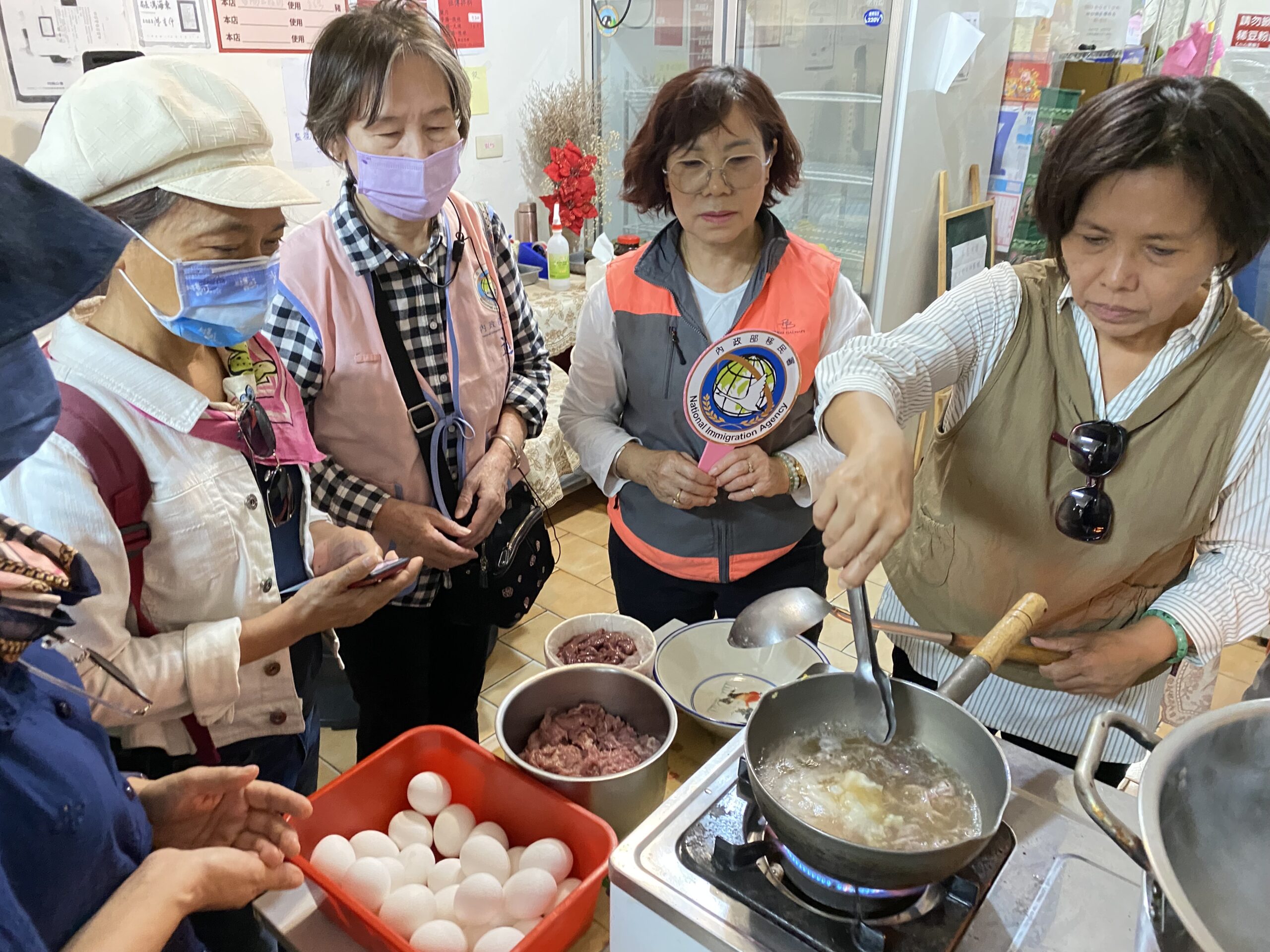 移民署桃園站舉辦龍岡文化體驗活動 採買異國食材大啖米干 371FFA7E 5C01 4D7A 92FF 1C9C27F83B8F scaled