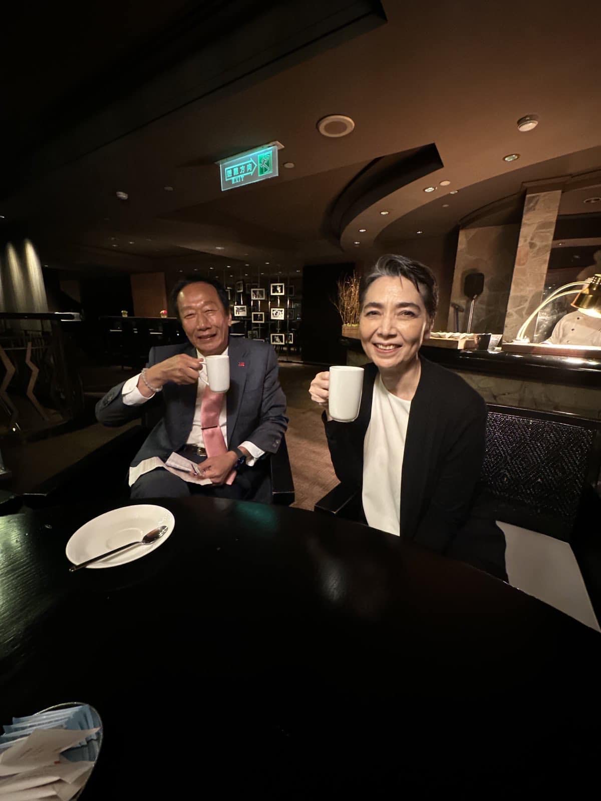 郭台銘不選了!賴佩霞:「暫停」是為了繼續與大家並肩同行 404853650 897563165074714 5389690603803799815 n 複製