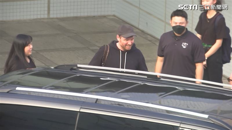 英國天團來了!Coldplay抵台畫面曝光