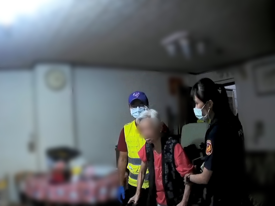 獨居婦行動不便跌倒2小時無法起身 警消見1異狀急將她送醫 4 副本 4