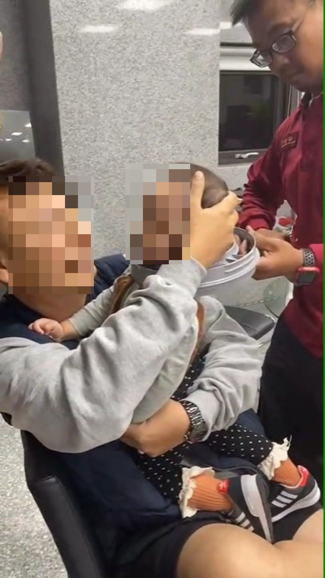女童垃圾桶壓環當項鍊卡住 爸媽求助桃消大湳分隊解圍 662928