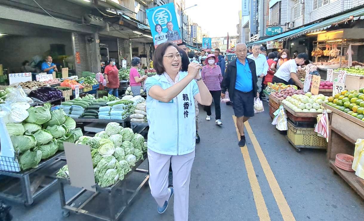 龍潭菜市場掃街拜票 賴香伶:接地氣感受鄉親熱情 768358 0