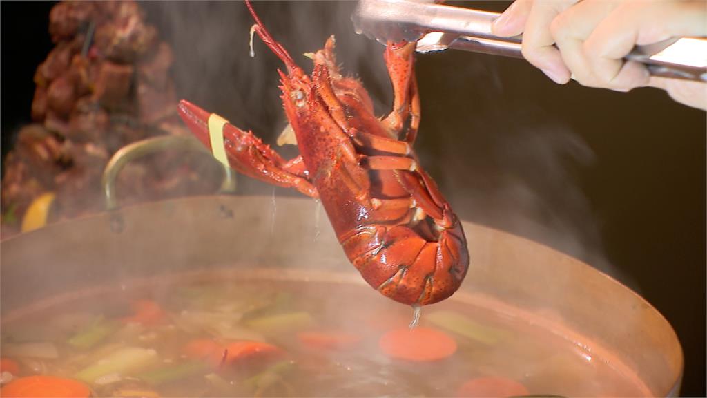 新鮮龍蝦、現做楓糖冰 加拿大美食嘉年華登場