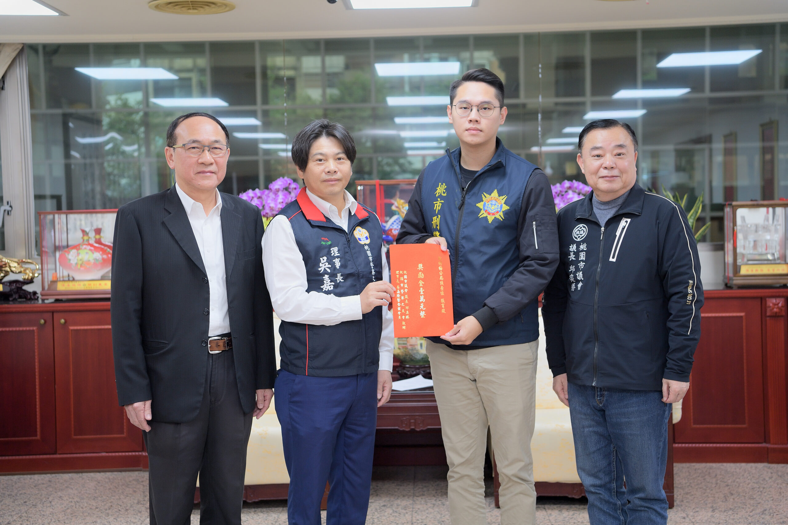 桃議長邱奕勝攜手警友會理事長吳嘉隆 表揚國家警光獎得獎者 DSC 5389 0 scaled