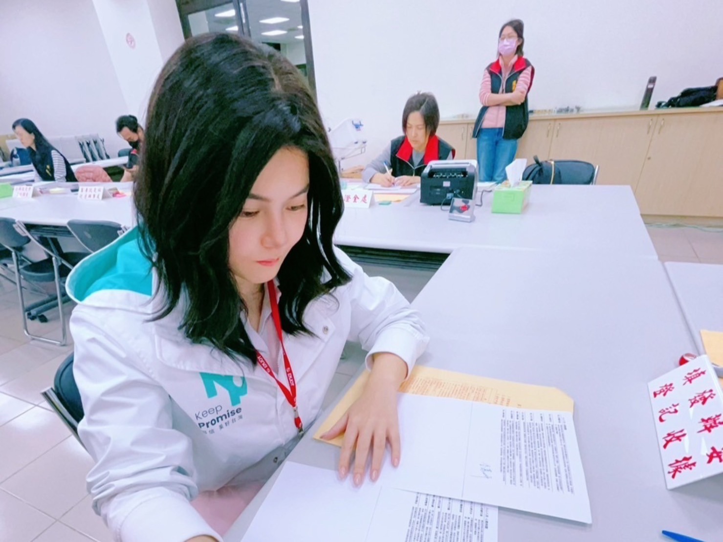 民眾黨李慕妍登記參選桃園第6選區立委 盼為弱勢發聲 S 11829282 0