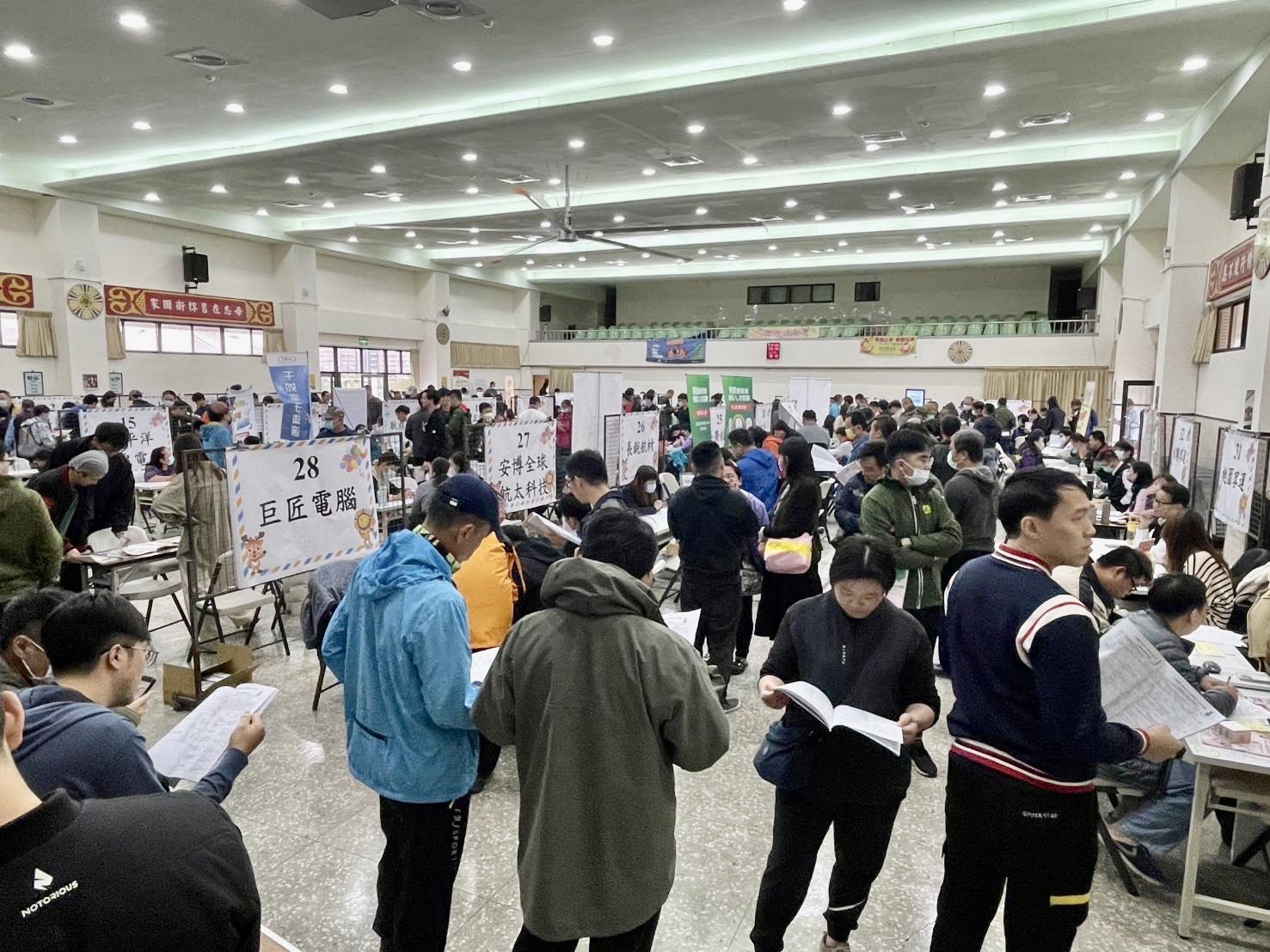桃園就服處攜手退輔會職訓中心 徵才活動吸引近600人參加 S 178544664 0 0