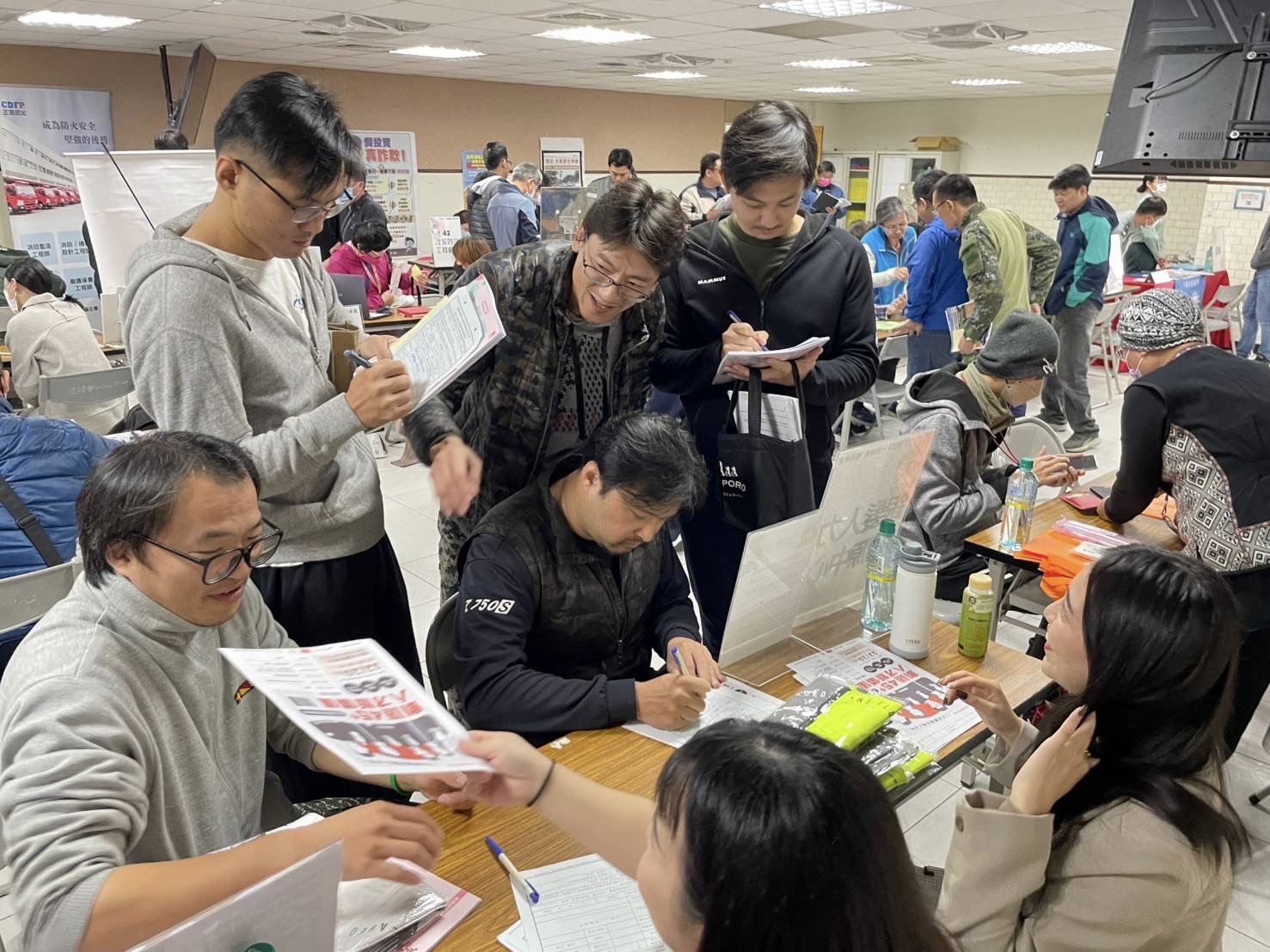 桃園就服處攜手退輔會職訓中心 徵才活動吸引近600人參加 S 178544665 0 0