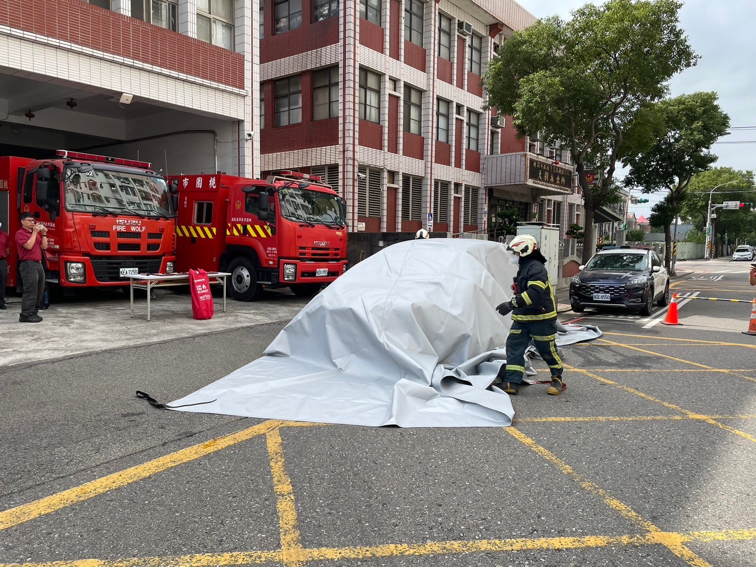 龜山工業區廠商協進會捐防火毯 提升桃消第一大隊救災量能 S 22405220 0