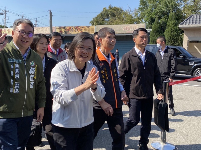 蔡英文桃園明倫三聖宮參香 籲讓賴清德當選國會過半 S 43229375 0 1