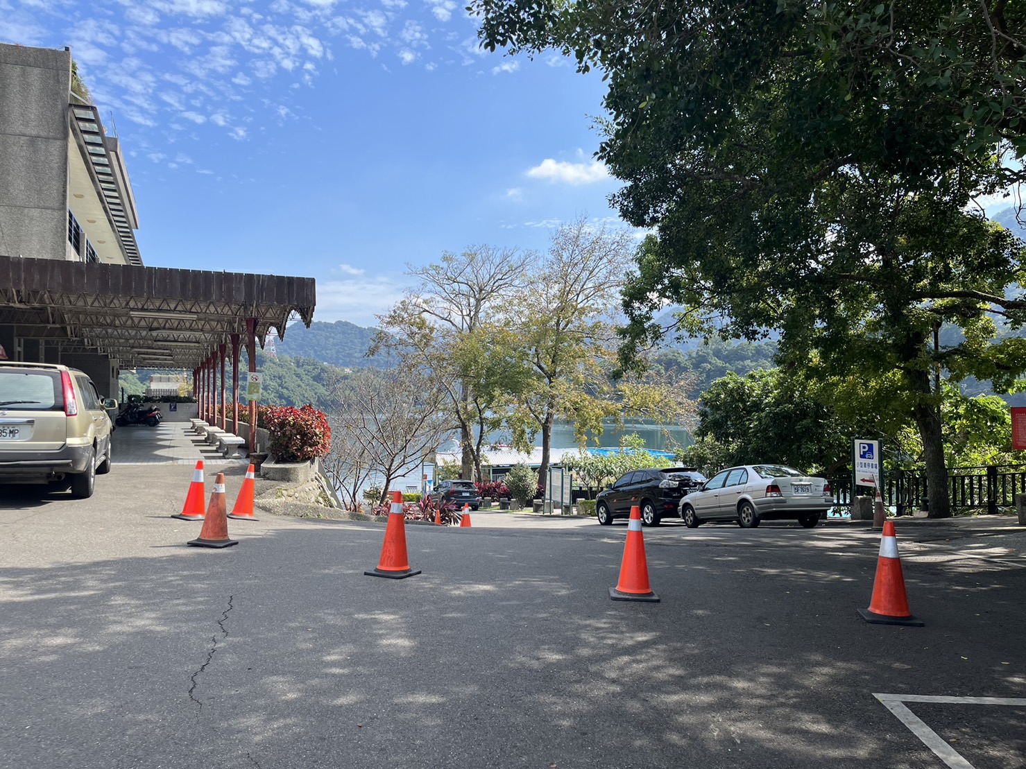 【有片】男開車掉進石門水庫大壩碼頭 北水分署放三角錐警示 S 7569441