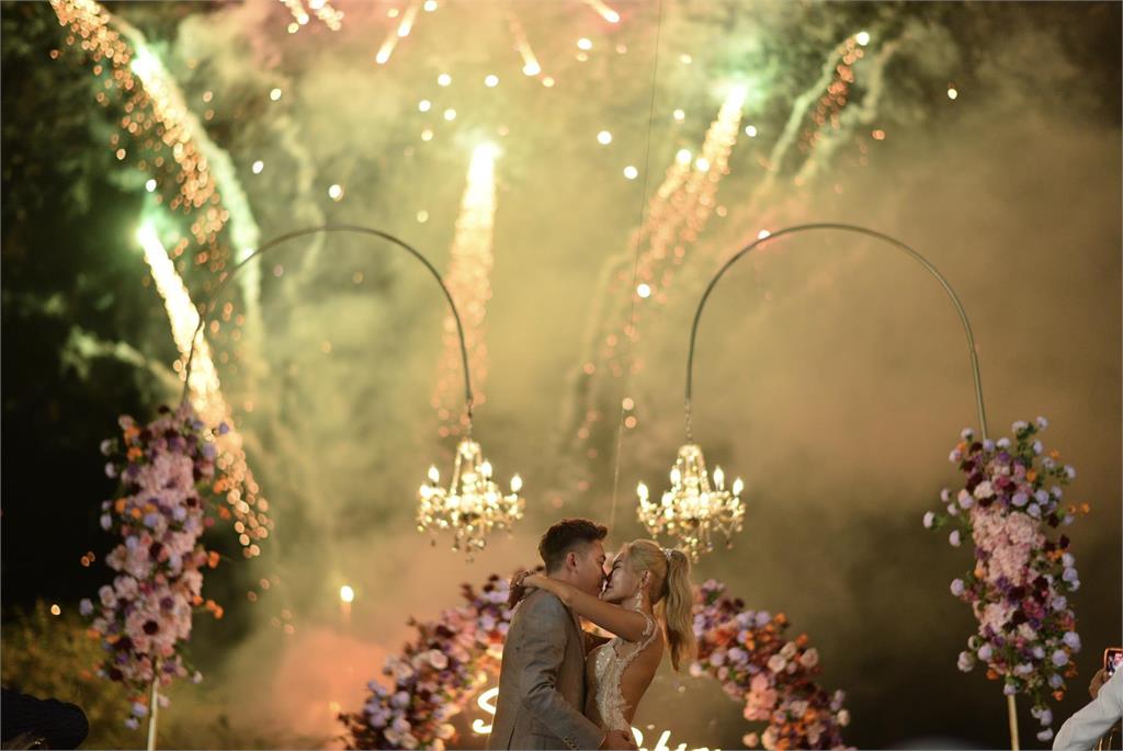 闆妹曝光新人照!他砸破千萬圓老婆「公主婚禮夢」