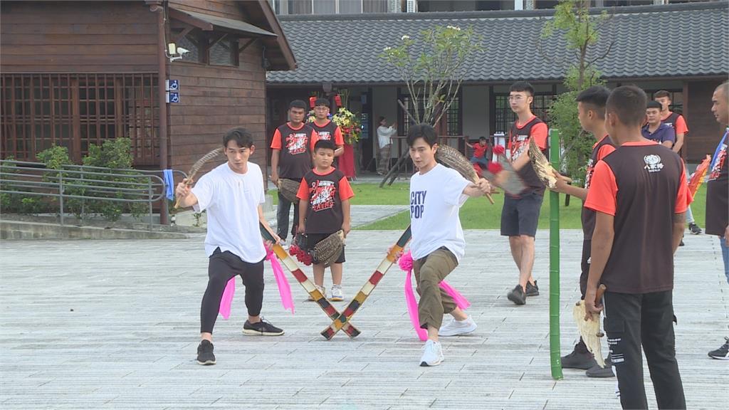 温昇豪濺血縫針敬業完成錄影 體驗傳統藝陣什家將