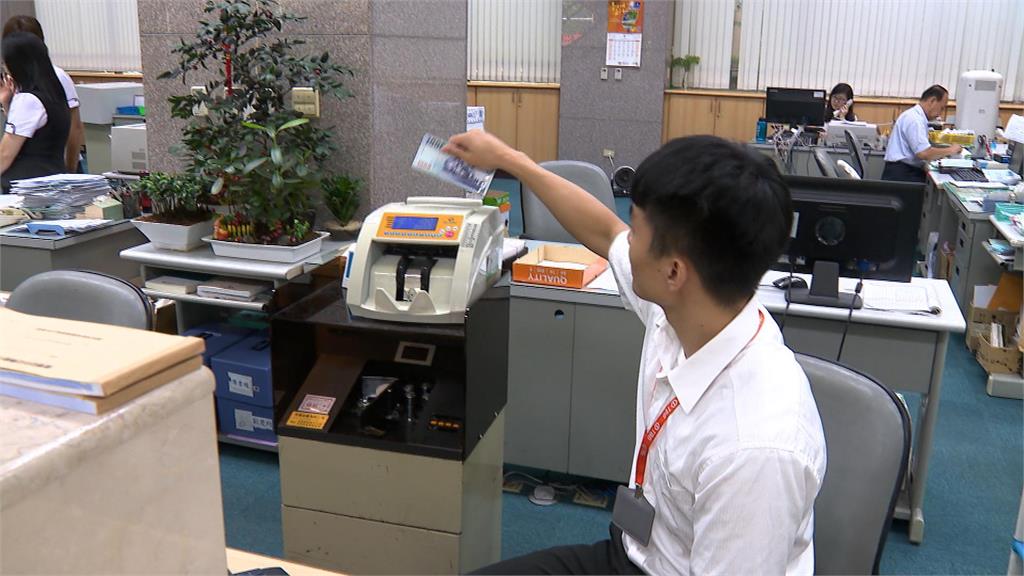 金飯碗是真的! 一銀年終逾7個月 加薪至少4%