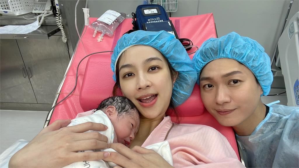 黃少谷喜迎「榮耀」寶寶! 趕時間還帶8點檔便當直奔產房