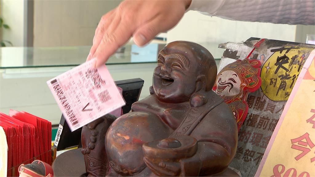 威力彩連14槓!頭獎上看9.5億元 民眾試手氣