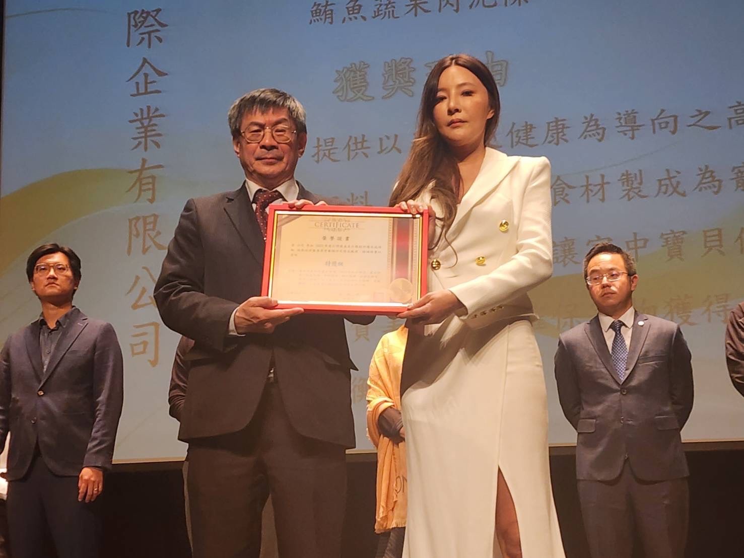 讓毛孩吃得安心!「吃肉肉」寵物食品人氣爆紅品牌榮獲金牌獎肯定 line oa chat 231114 152015
