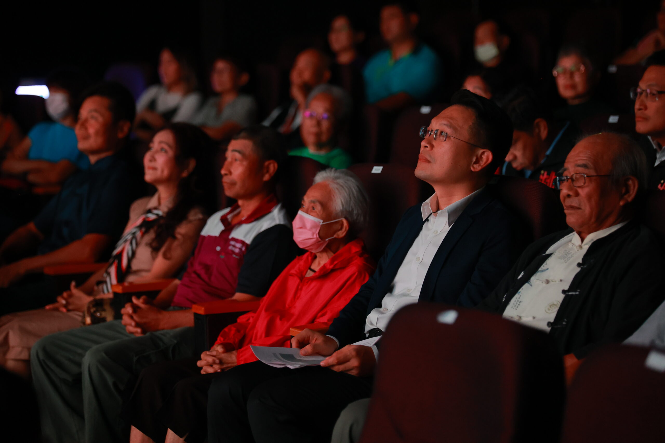 桃市客家文化基金會紀錄片《大藝由心》首映 呈現在地客家職人精神 《大藝由心》首映發布會蘇副市長與7位在地職人一同觀影 0 scaled