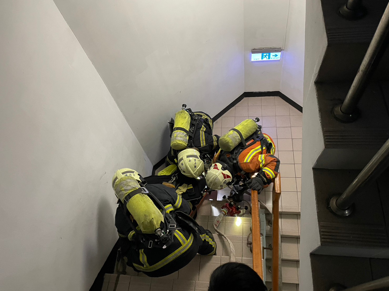 桃園消防模擬火場實境 強化團隊戰術技能 下放 0