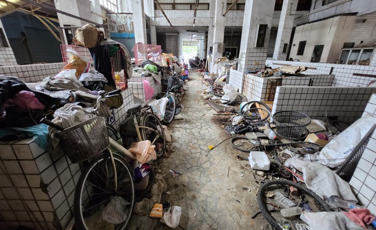 蘆竹厚生社區地下室驚見瀑布 張桂綿質疑與污水接管有關 果菜
