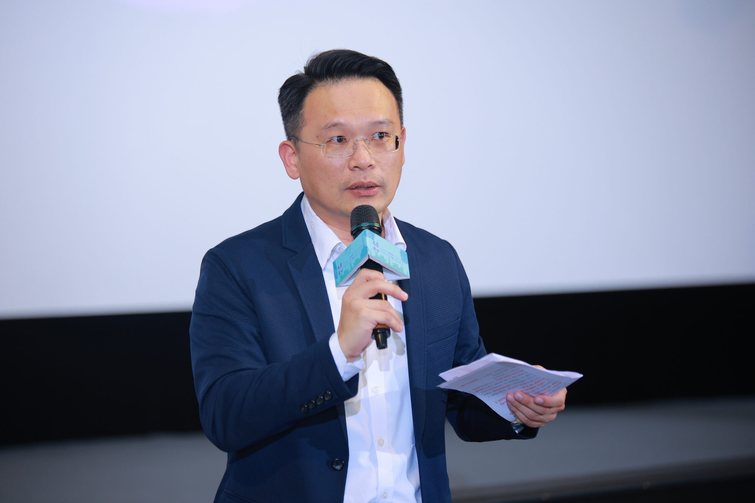 桃市客家文化基金會紀錄片《大藝由心》首映 呈現在地客家職人精神 桃園市副市長蘇俊賓致詞 1 scaled