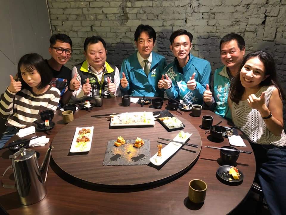 中壢立委選將游智彬控綠營發言人喝花酒 加碼爆遭要求封口 游景明與賴清德合影1 0