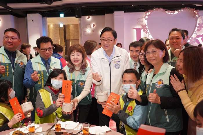 愛心綻放 幸福桃園 桃園市112年度年終關懷餐會暨公益捐贈表揚活動 002 1