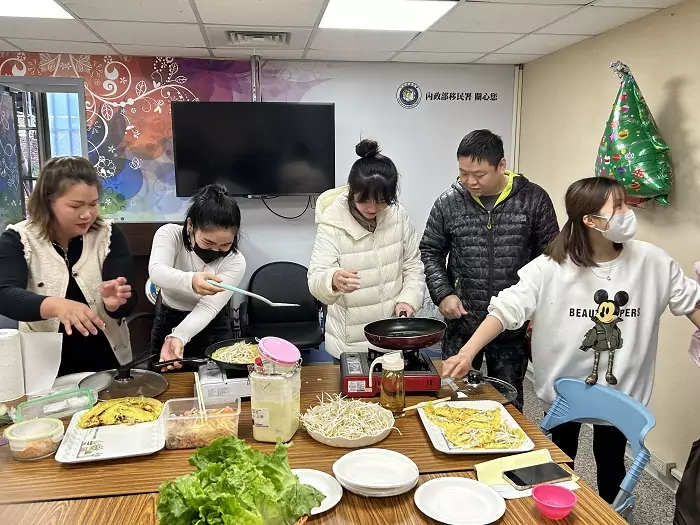 移民署邀新住民手作「越式蚵仔煎」提前歡度聖誕 移民署邀新住民手作「越式蚵仔煎」提前歡度聖誕