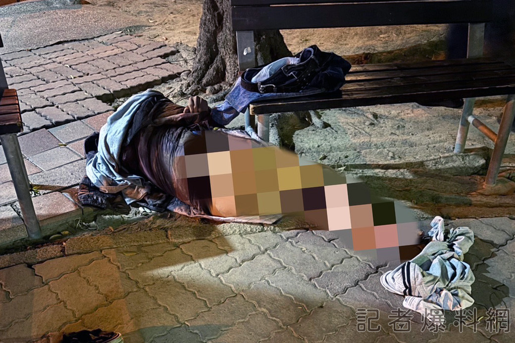 氣溫急降街友光下半身躺廟前 警急救援助送醫