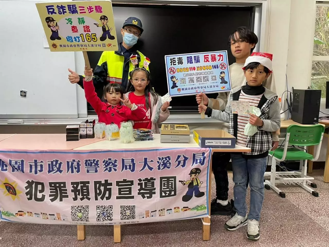 大溪警走入校園反詐宣導 近距離互動強化學子觀念 1088138 0