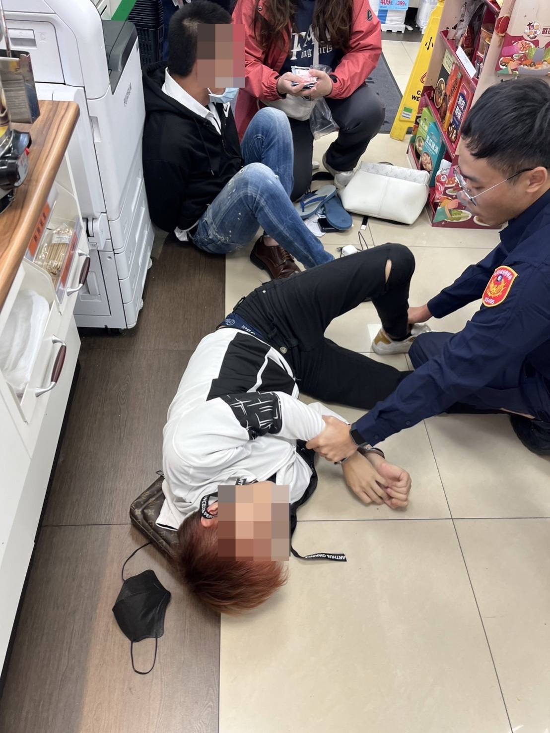 假投資真詐財!桃警埋伏逮車手 險遭彈簧刀攻擊 1662689