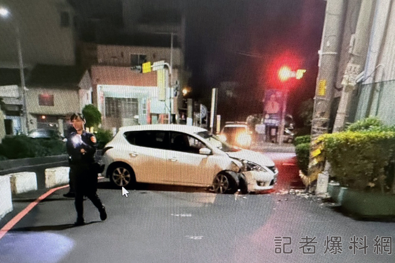 彰化小客車對決電線桿 車毀人傷收場 彰化小客車對決電線桿 車毀人傷收場