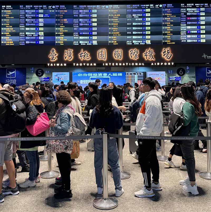 桃機排隊人龍成新景觀 旅遊達人揭「避開秘訣」助你輕鬆搭機
