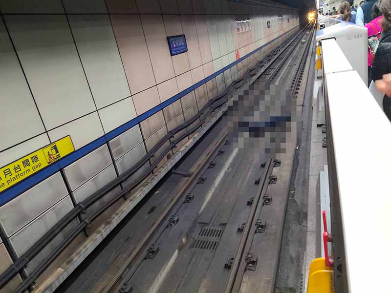 捷運亞東醫院站男子臥軌 目前生死不明